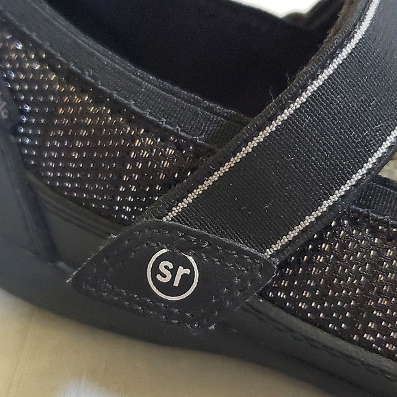 Stride Rite Made 2/Play Black & Silver Mary Jane Hook Loop Shoes Little Girls 1 - Picture 6 of 10